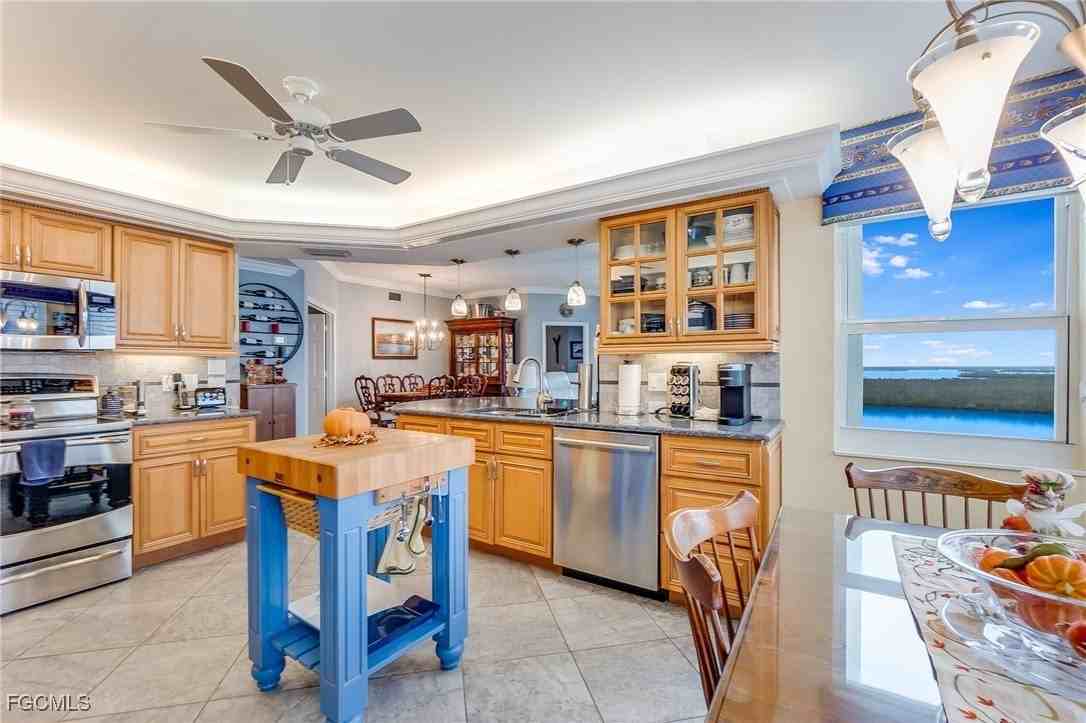 4183 Bay Beach Ln Apt 374 #374 - Photo 6 of 24