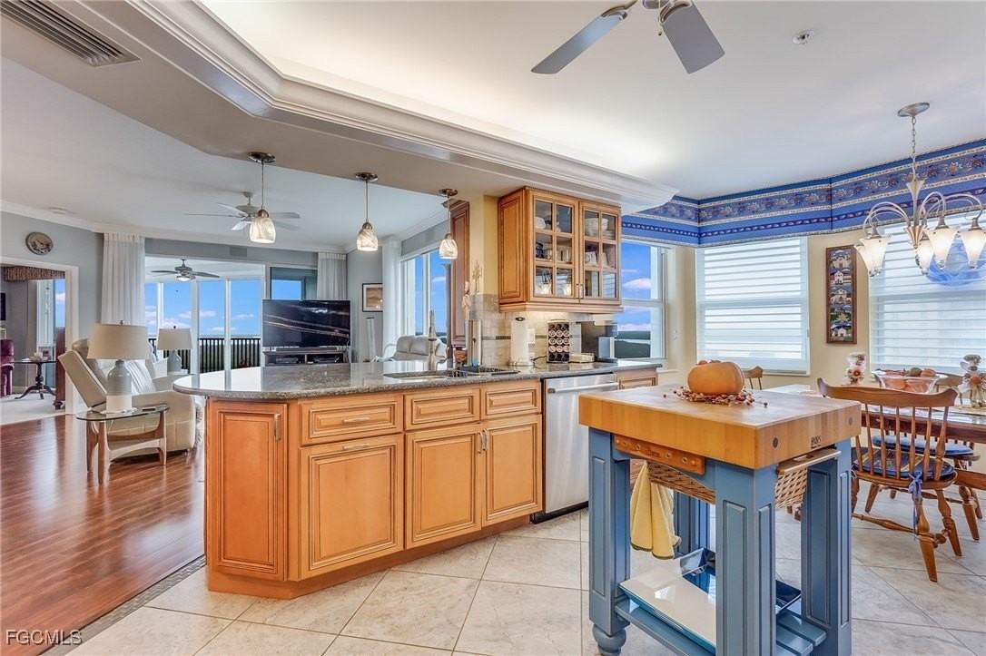 4183 Bay Beach Ln Apt 374 #374 - Photo 7 of 24