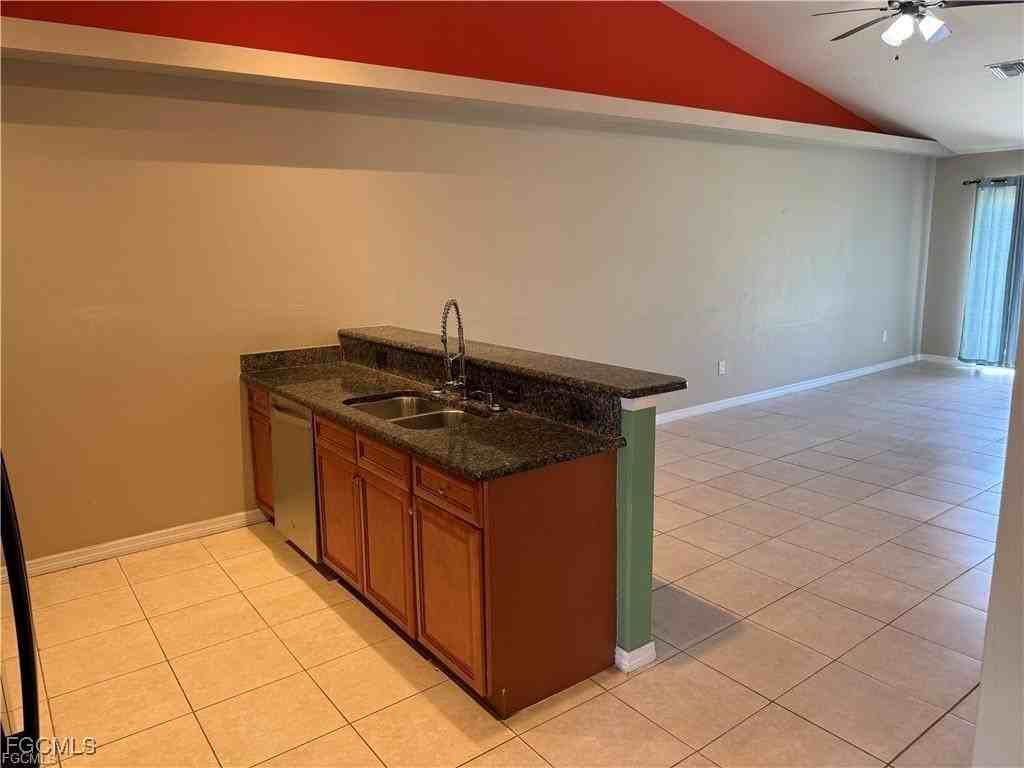 4148 Sw 7th Pl #4200 - Photo 6 of 11