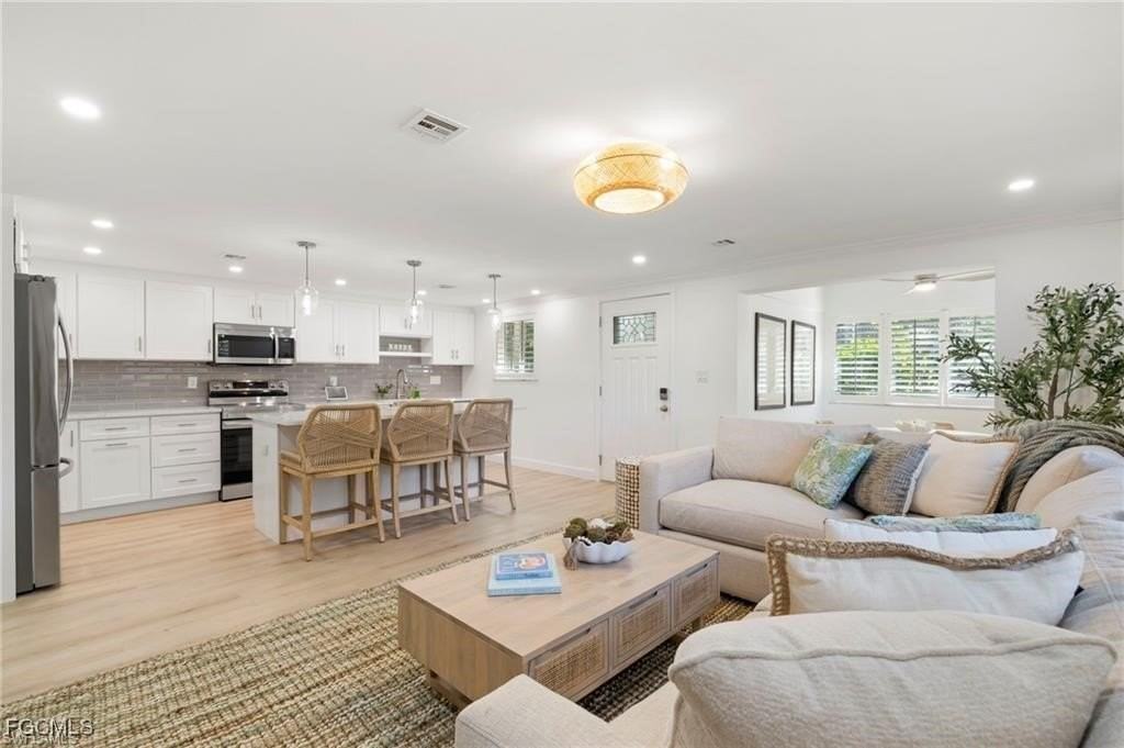 503 Broad Ave S Unit 503 #503 - Photo 3 of 24