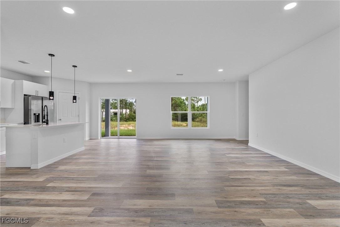 945 Butler St E - Photo 7 of 34