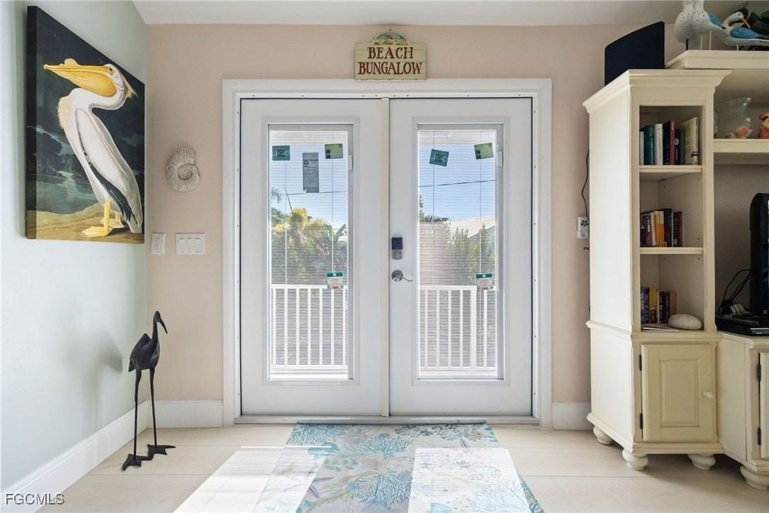 424 Lagoon Dr - Photo 5 of 44