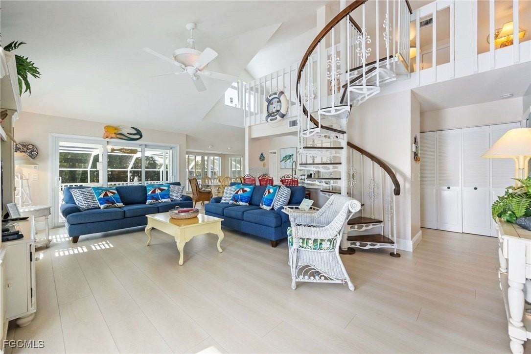 424 Lagoon Dr - Photo 6 of 44