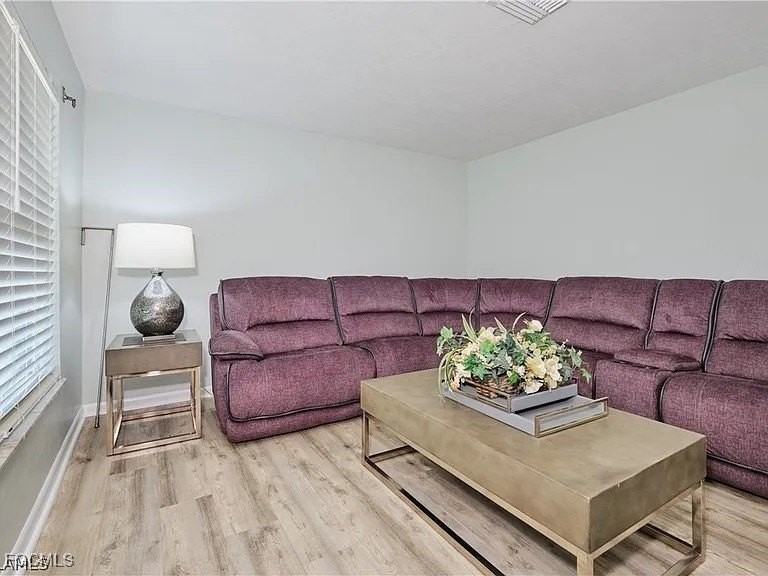 4240 Se 3rd Ave - Photo 2 of 50