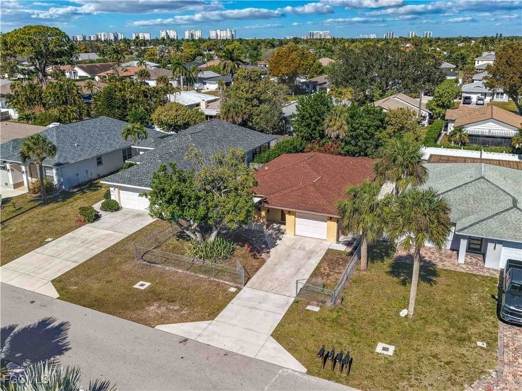 759 96th Ave N - Photo 5 of 25