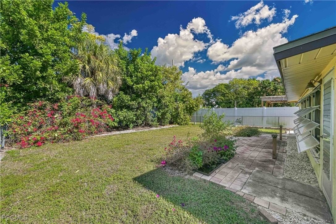 759 96th Ave N - Photo 6 of 25