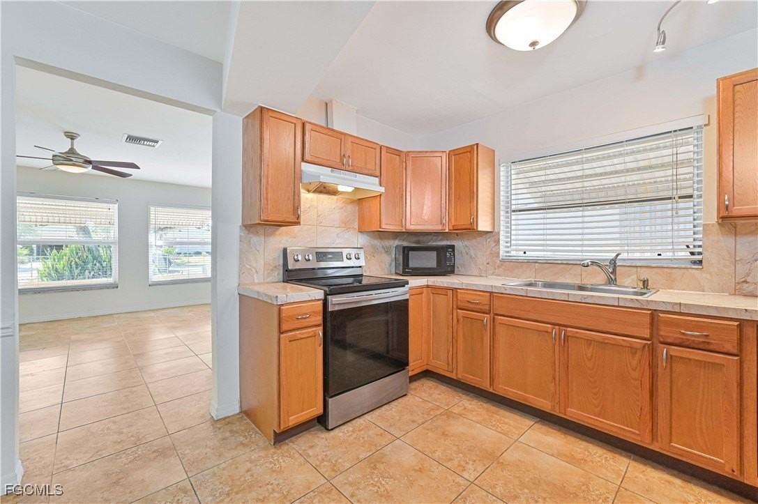 759 96th Ave N - Photo 4 of 34