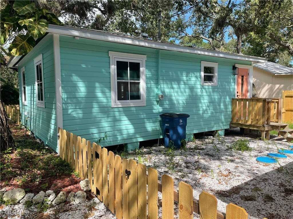 784 Oak St - Photo 7 of 23