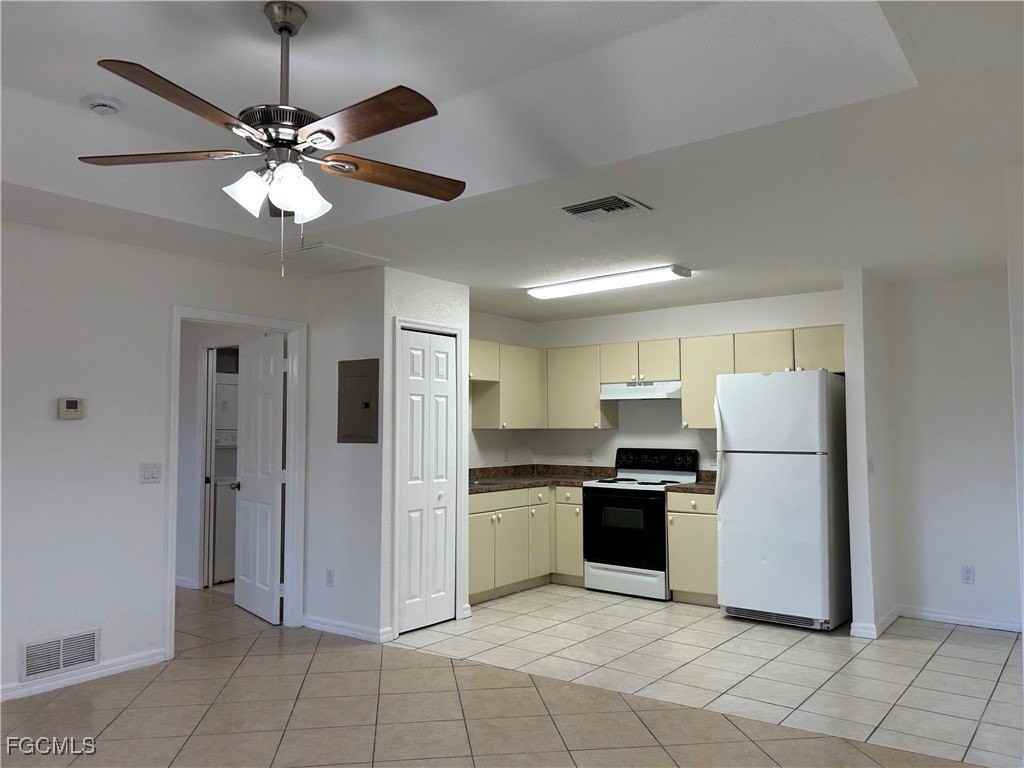2936 Se Santa Barbara Pl Apt A #A - Photo 3 of 8