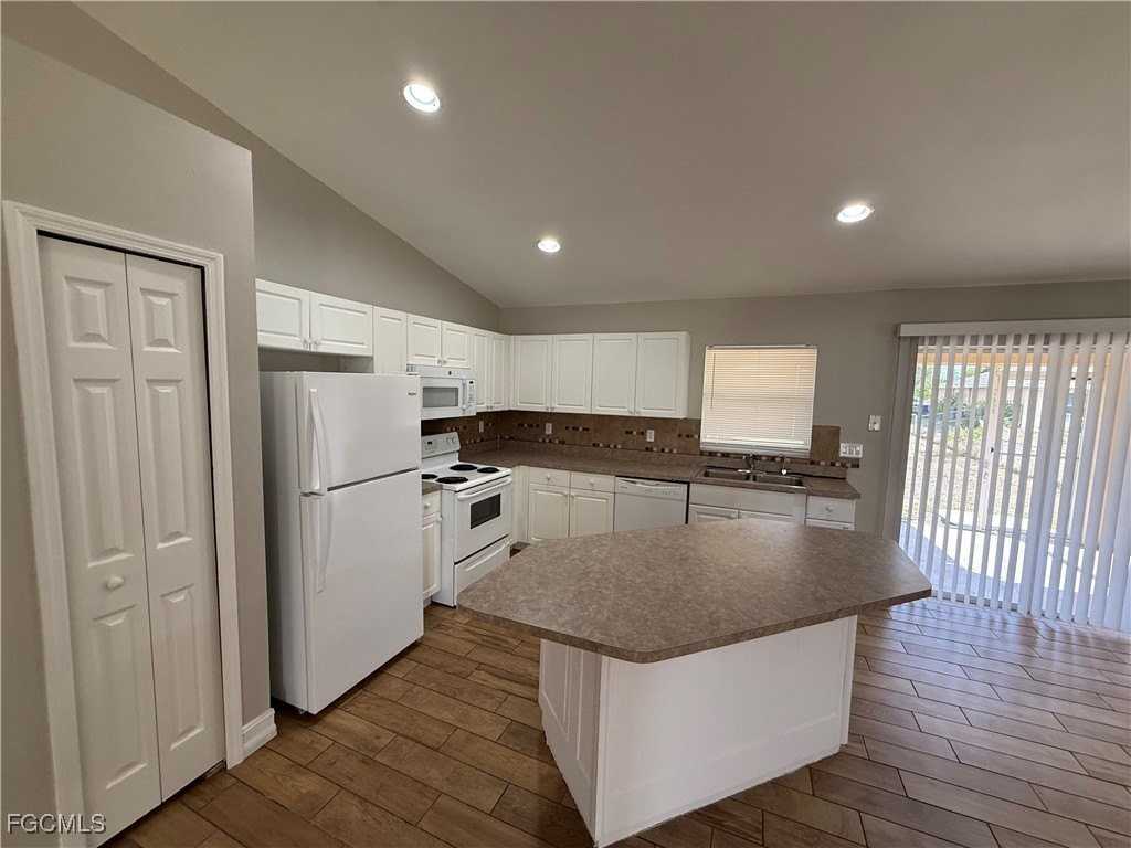 629 Dauphine Ave S - Photo 3 of 12