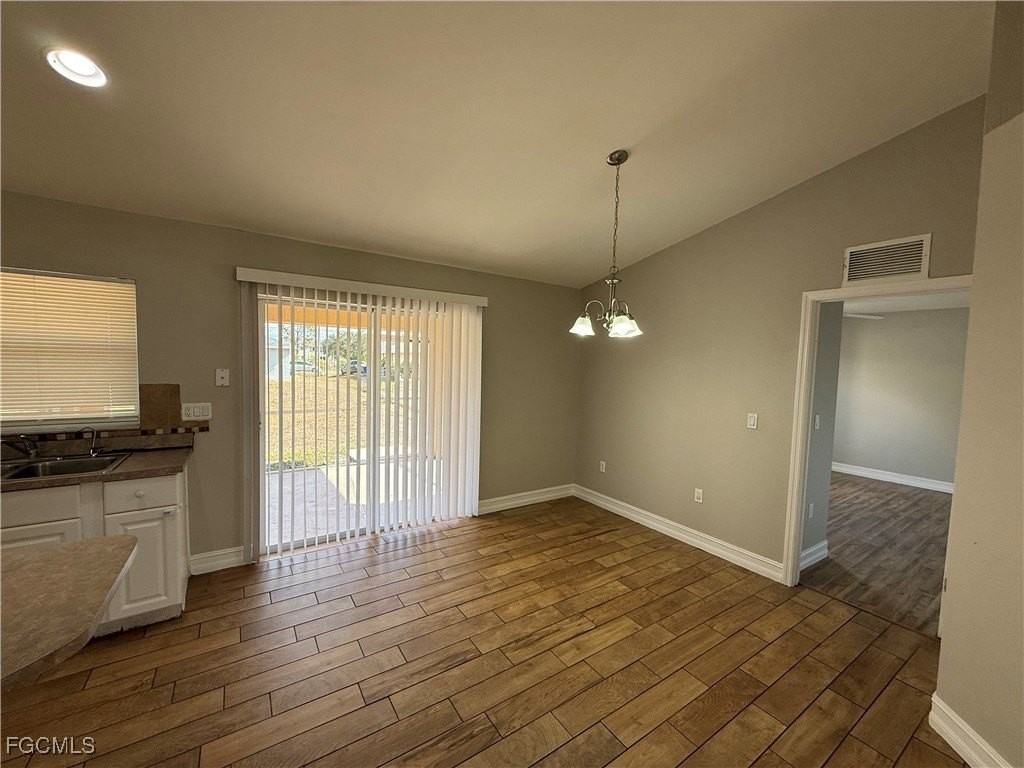 629 Dauphine Ave S - Photo 4 of 12