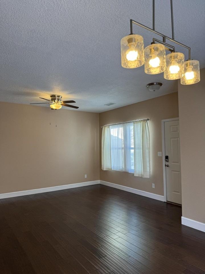 10812 Fort Point Ln Ne - Photo 5 of 45