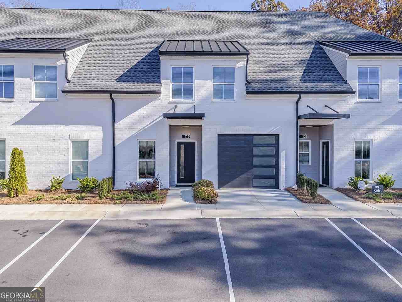 121 Chateau Dr Se - Photo 2 of 50