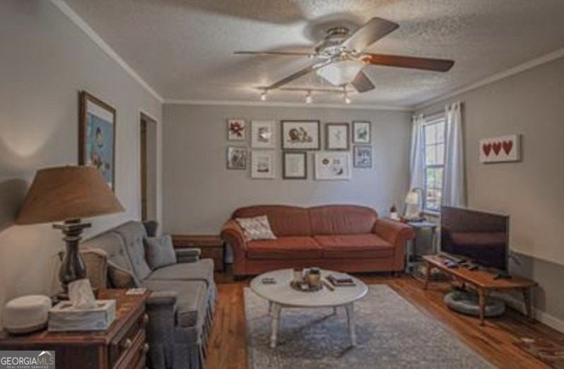 470 Clover St - Photo 2 of 8