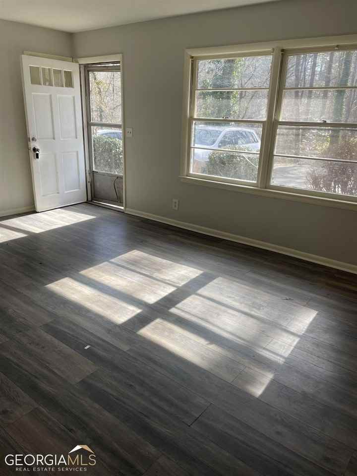 225 Pressley Way - Photo 3 of 10