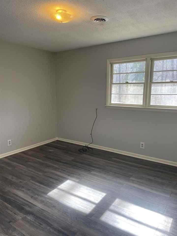 225 Pressley Way - Photo 5 of 10