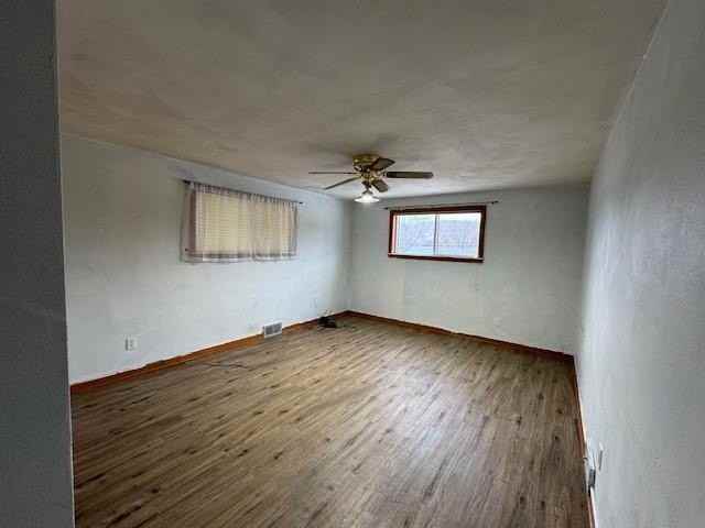 812 Dickinson Dr - Photo 4 of 23