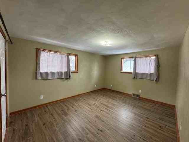 812 Dickinson Dr - Photo 5 of 23