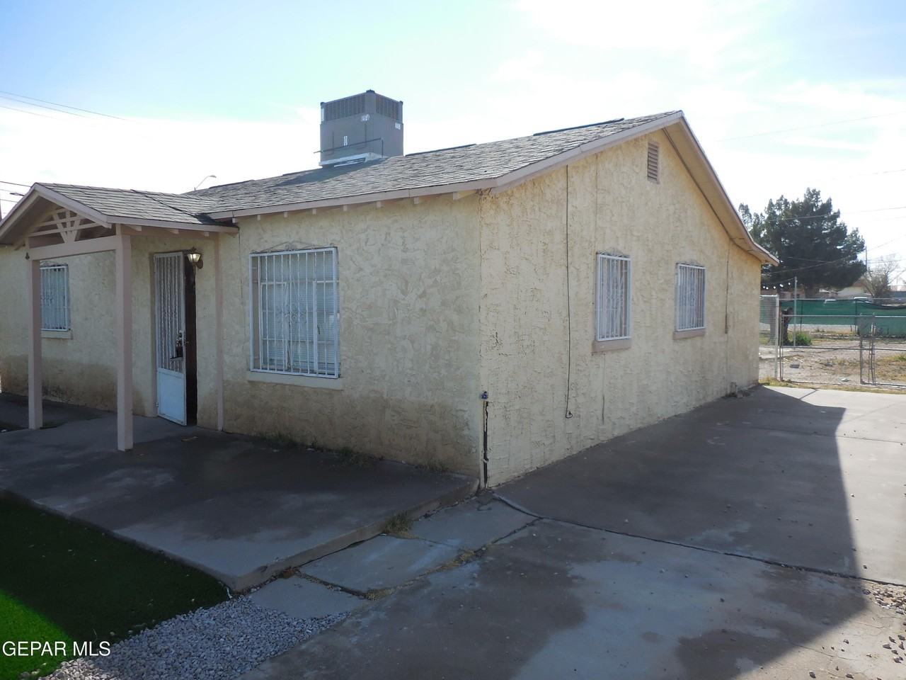 8928 Otyokwa Way - Photo 3 of 19