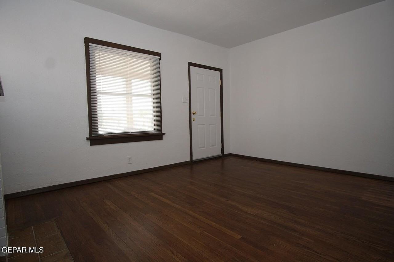 2919 Frankfort Ave - Photo 2 of 12