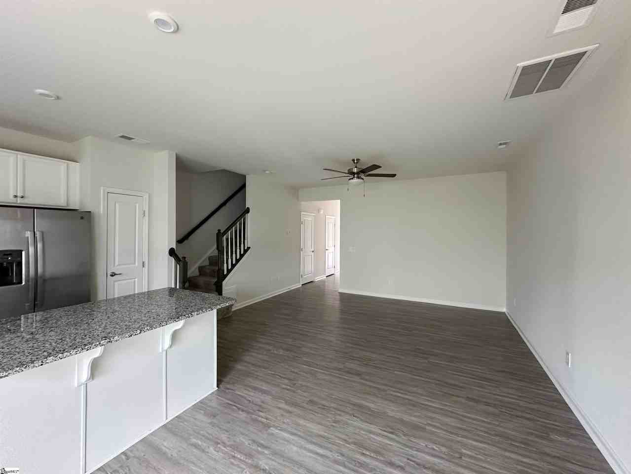 204 Roudwood Dr - Photo 4 of 21