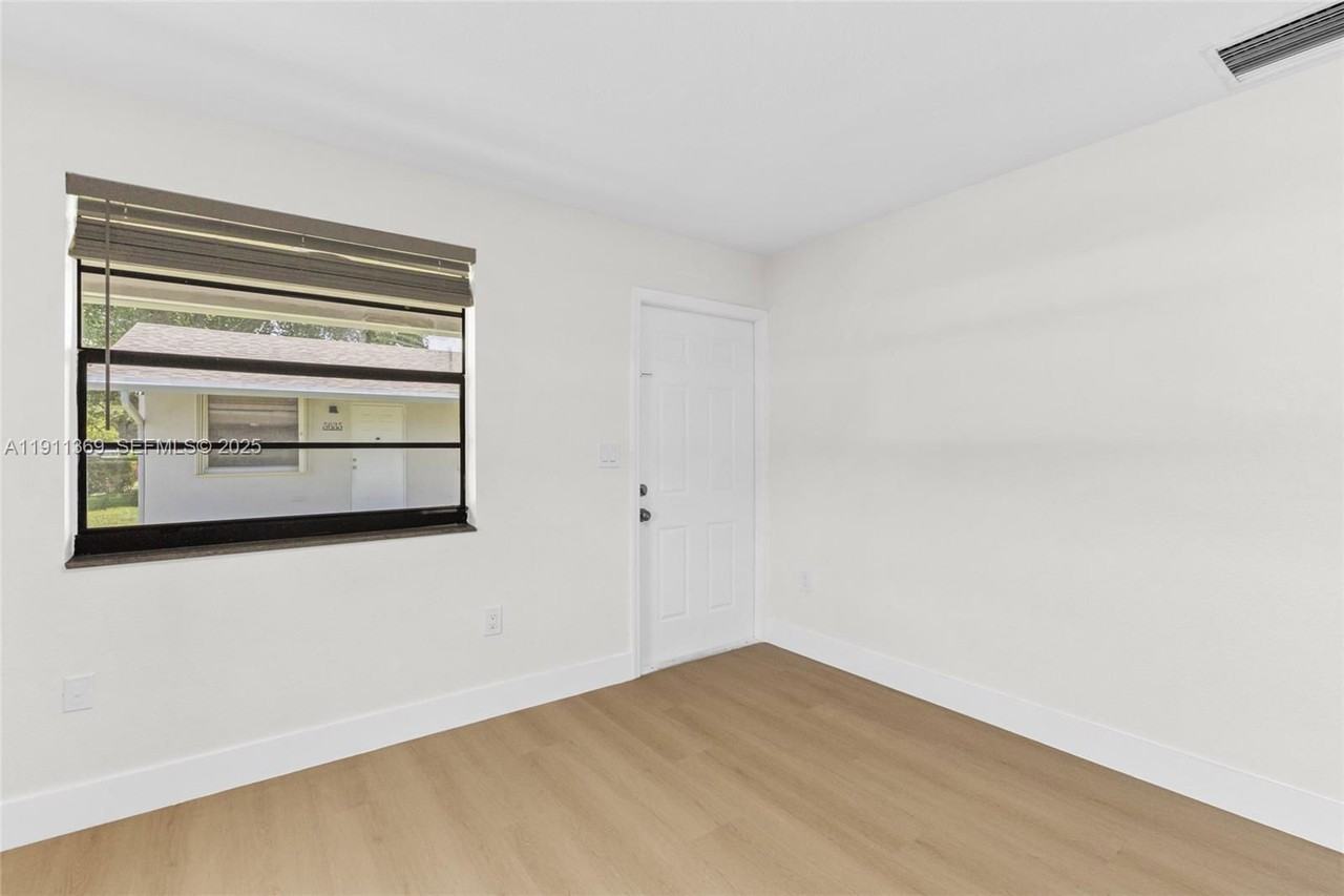 Taft St - Photo 2 of 8