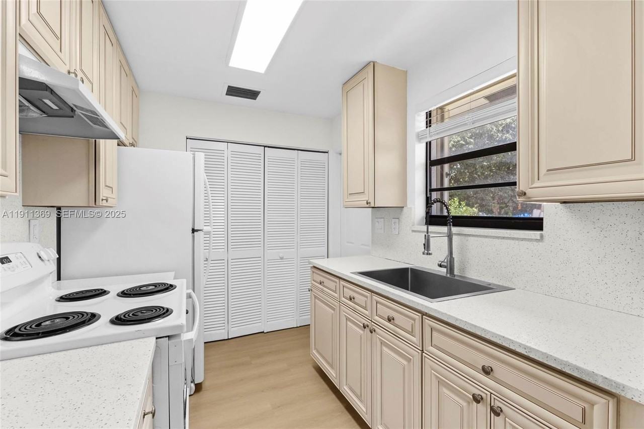 Taft St - Photo 5 of 8