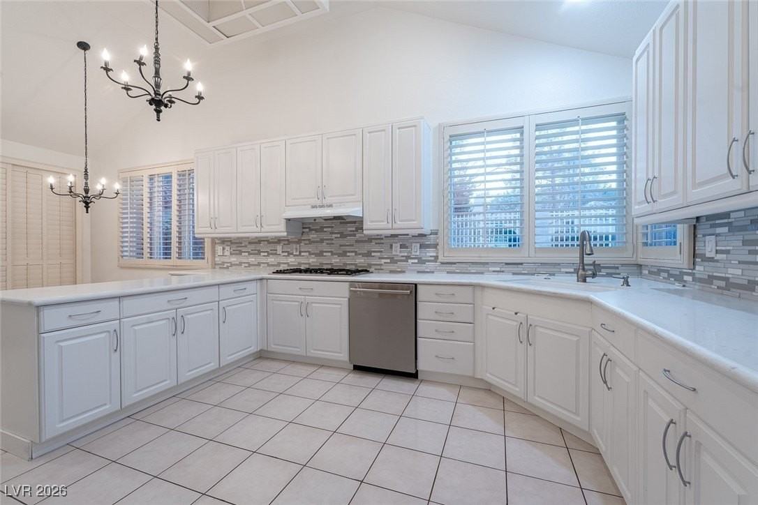 8294 Round Hills Cir - Photo 6 of 31