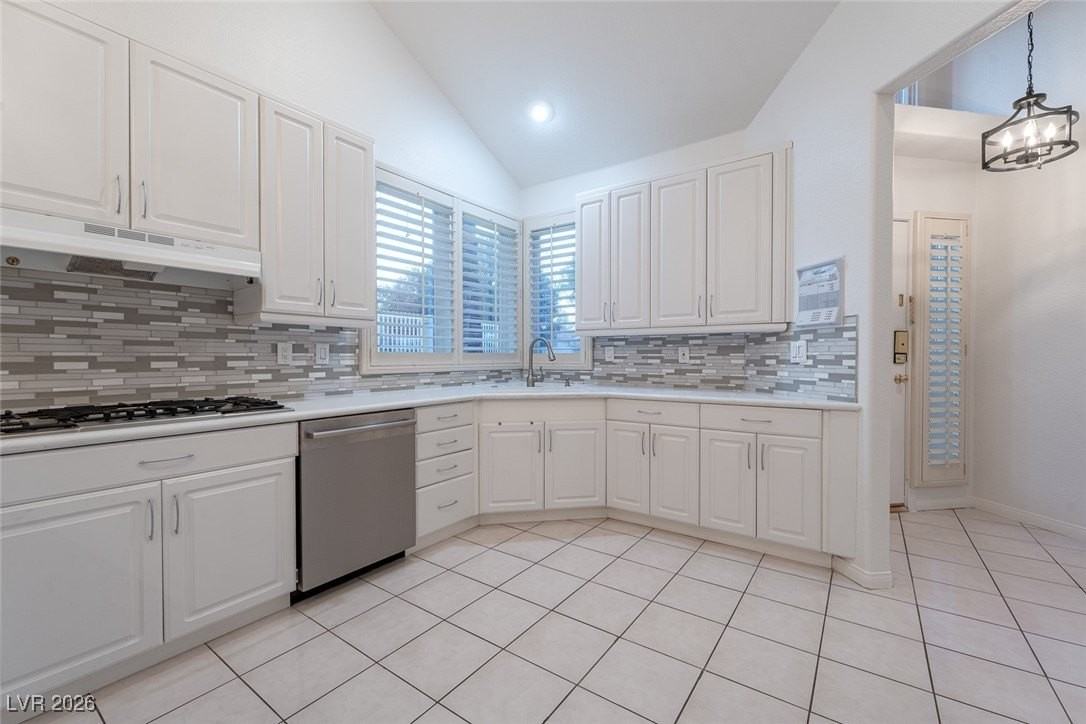 8294 Round Hills Cir - Photo 7 of 31