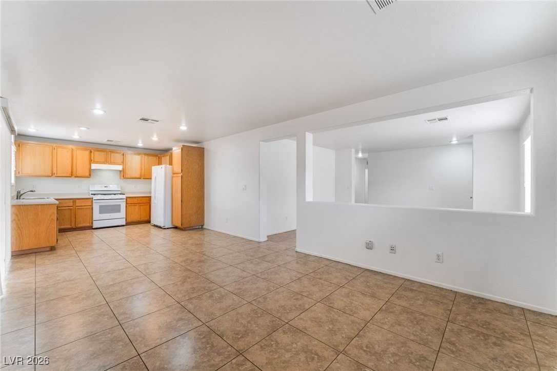 10667 April Rose Ct - Photo 5 of 21