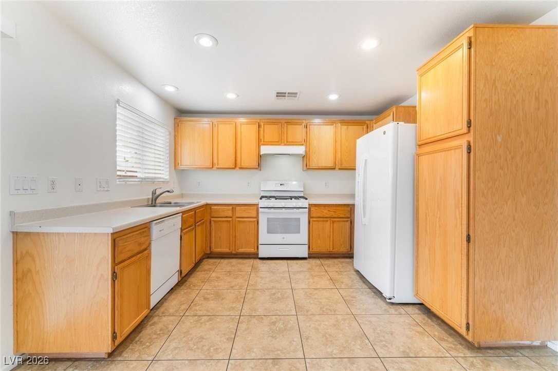 10667 April Rose Ct - Photo 7 of 21