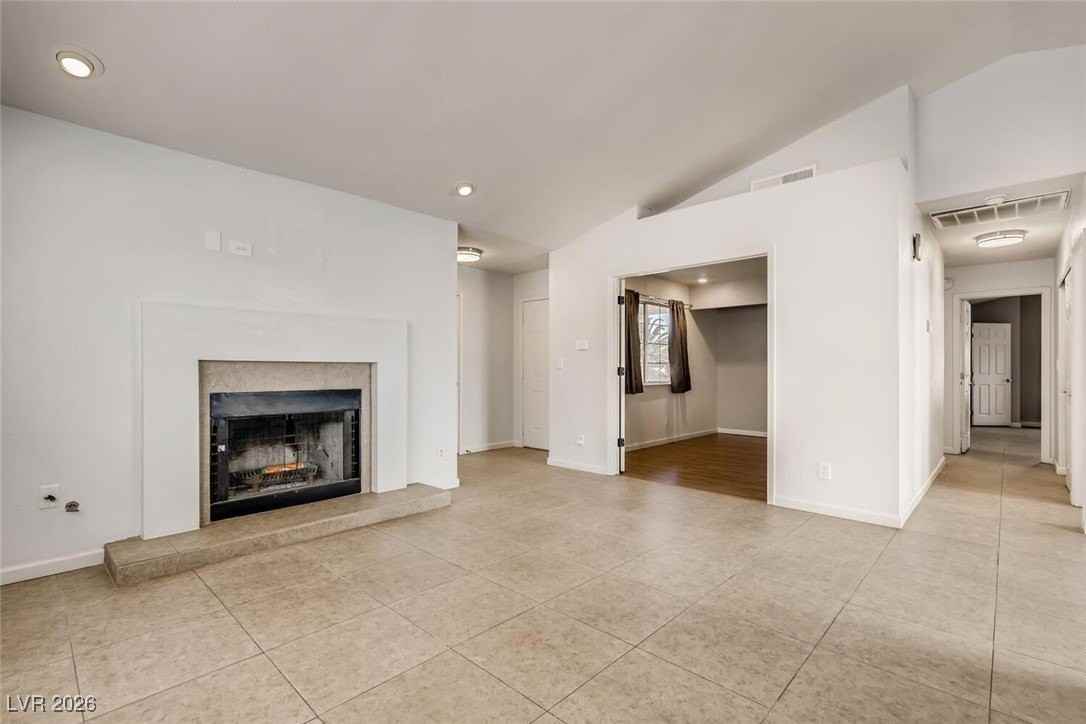 1960 Whiton St - Photo 7 of 27