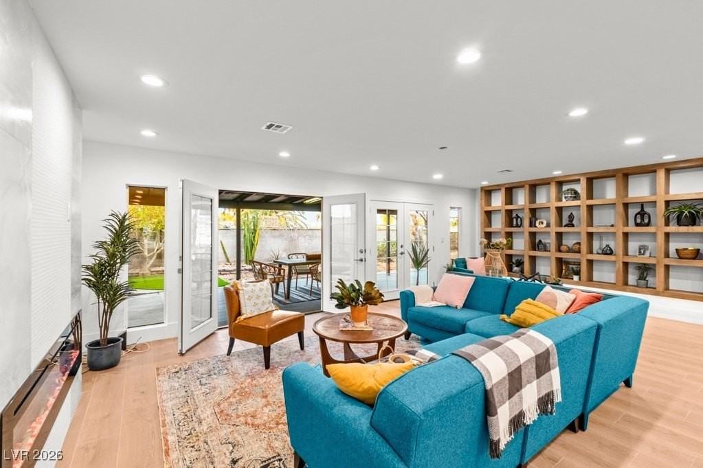 1621 Franklin Ave - Photo 3 of 45