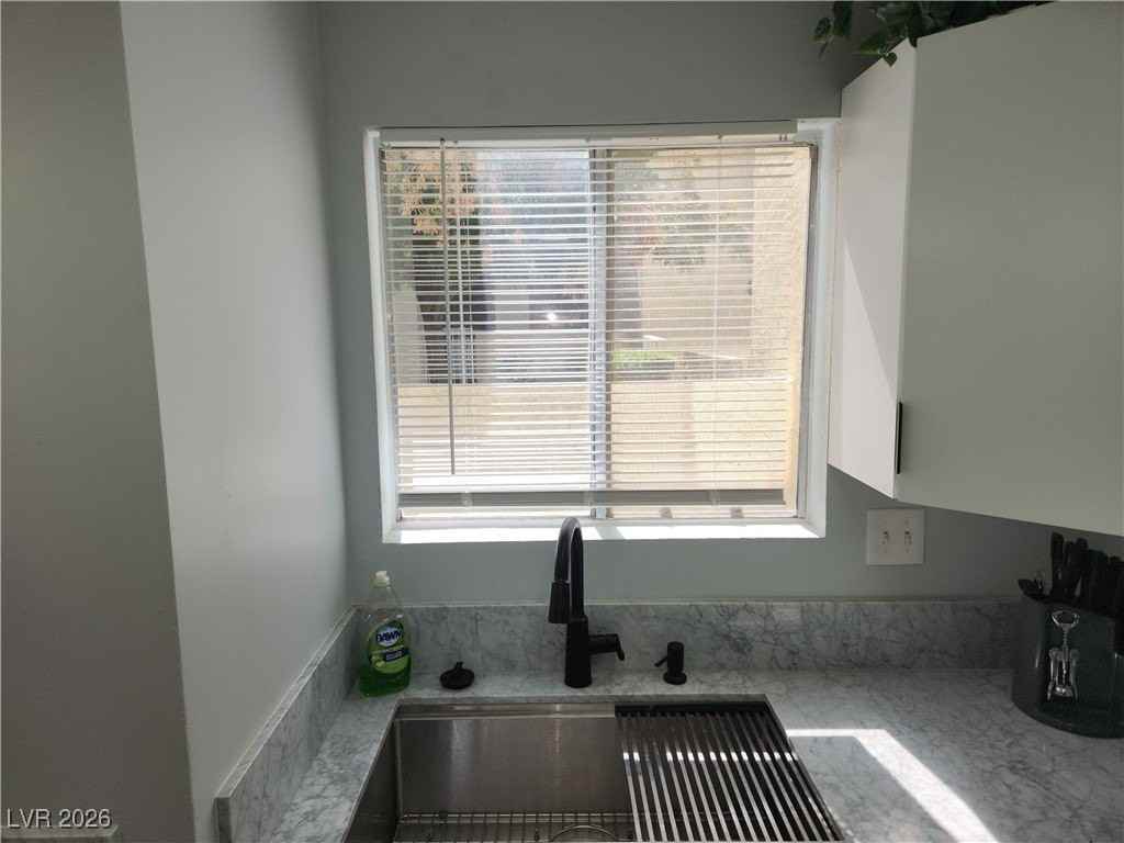 5045 Spencer St #B - Photo 7 of 28