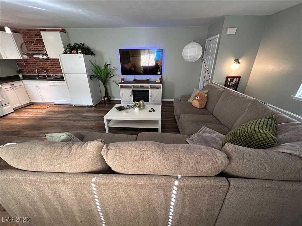 1358 Lorilyn Ave #4 - Photo 3 of 24