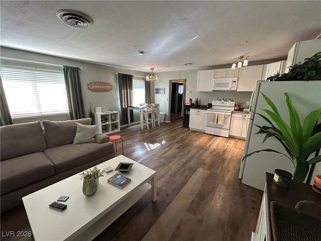 1358 Lorilyn Ave #4 - Photo 4 of 24