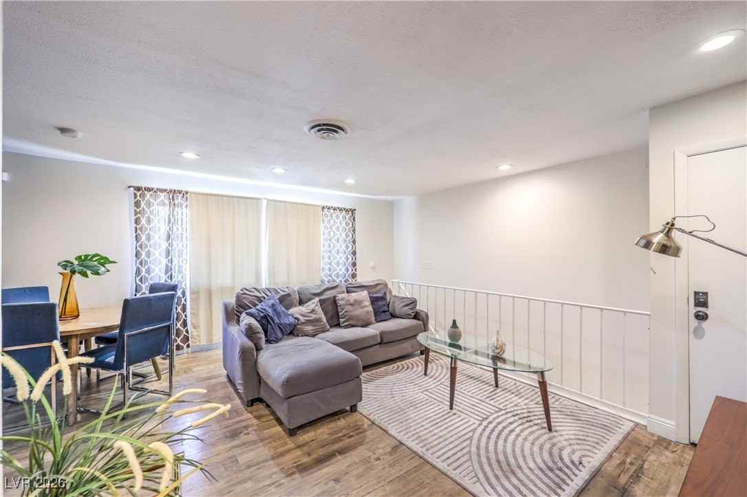 1553 Dorothy Ave #4 - Photo 5 of 31
