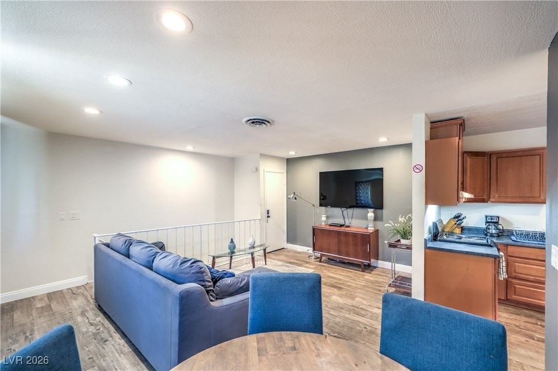 1553 Dorothy Ave #4 - Photo 6 of 31