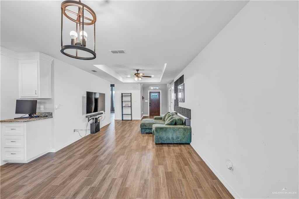 2901 Tree Top Ct - Photo 4 of 16