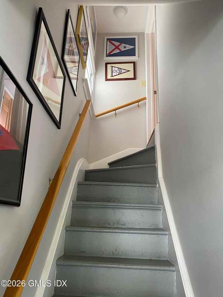 22 Division St - Photo 4 of 30