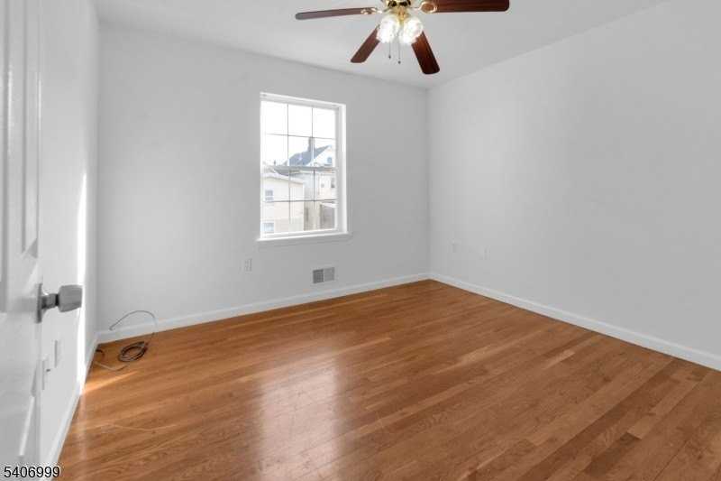 210 Port Ave - Photo 4 of 14