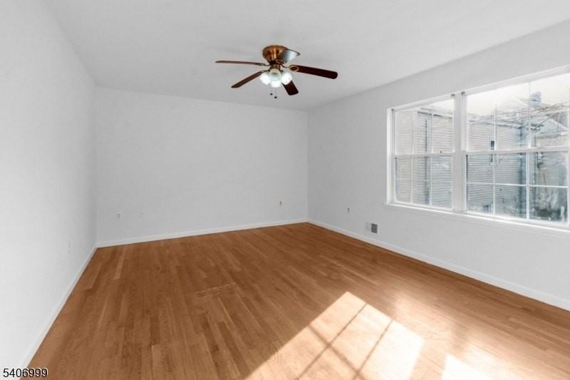 210 Port Ave - Photo 5 of 14