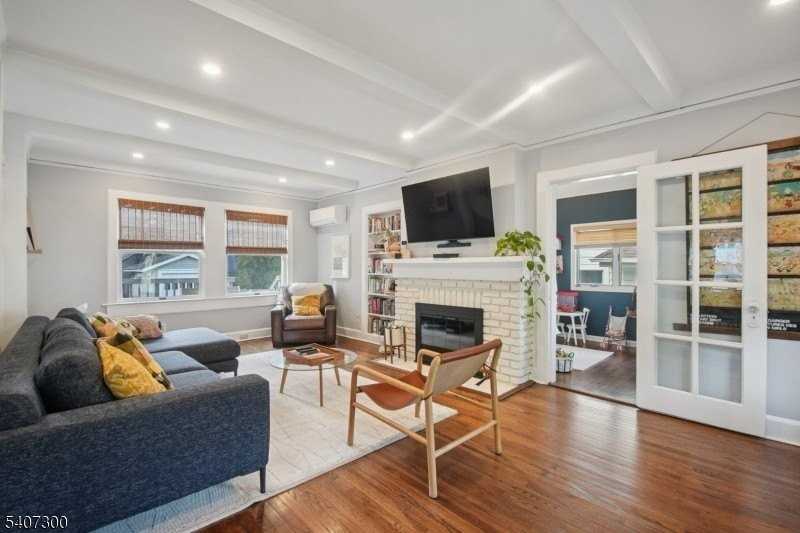 6 Girard Pl - Photo 3 of 23