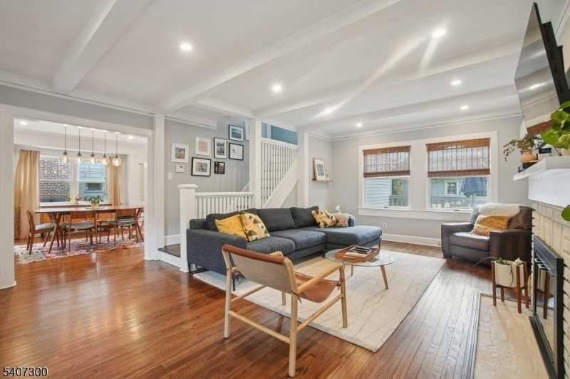 6 Girard Pl - Photo 4 of 23