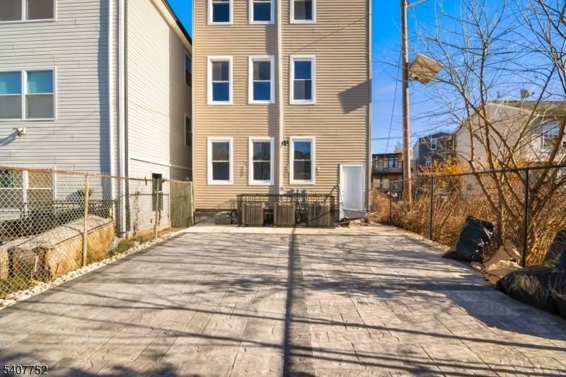 579 S 12th St Unit 2 #3 - Photo 3 of 17