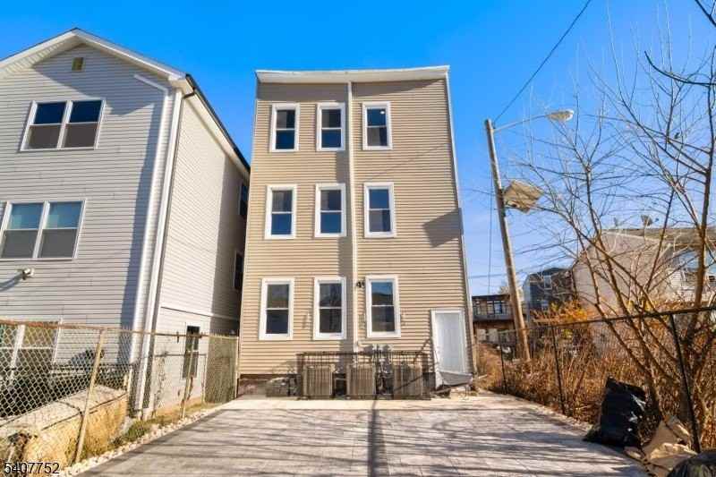 579 S 12th St Unit 2 #3 - Photo 4 of 17