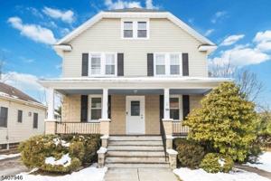 featured image of 10 Zazzetti St #1