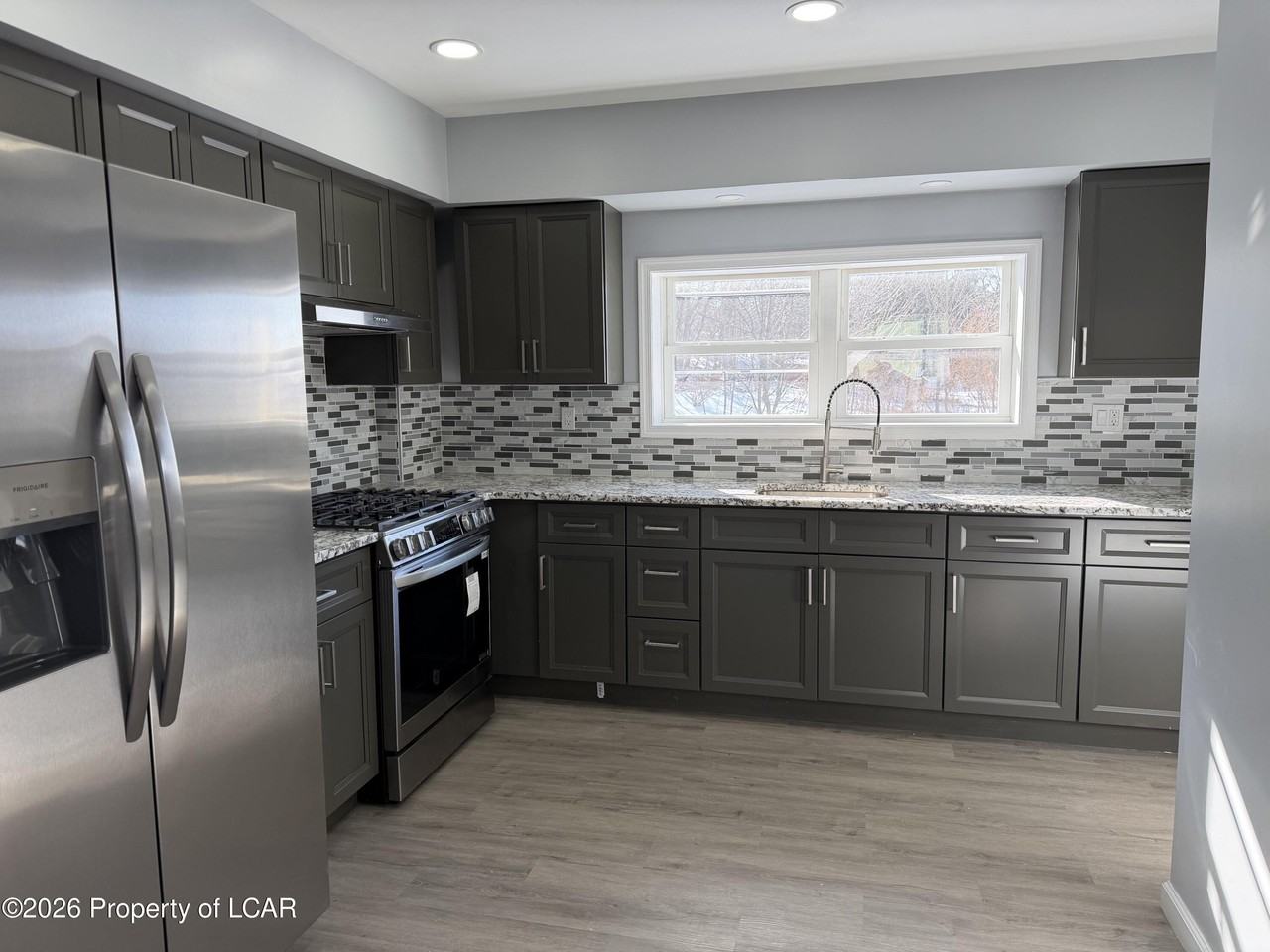 1016 Vine St - Photo 2 of 12