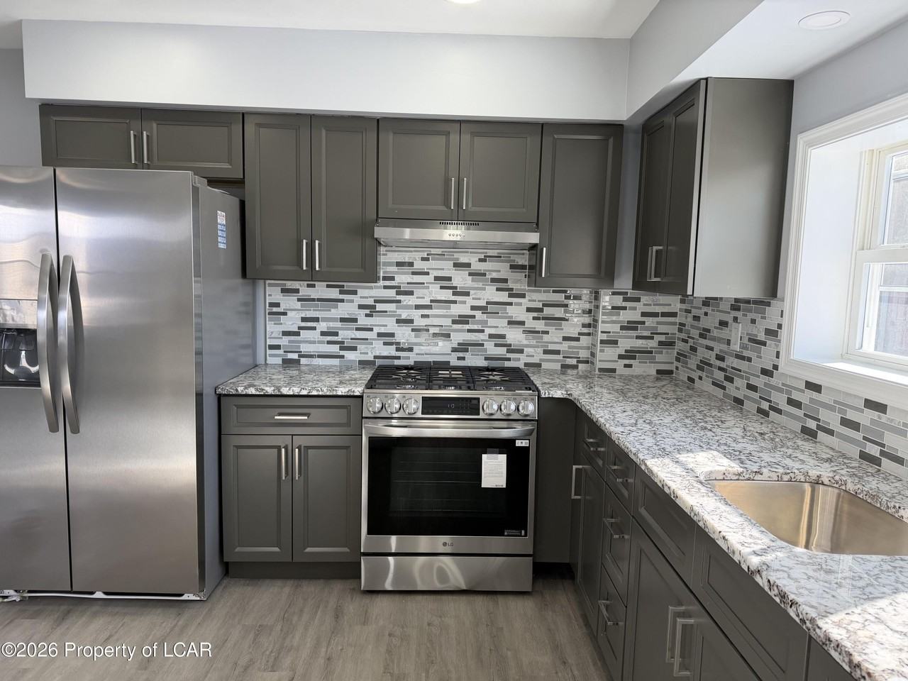 1016 Vine St - Photo 3 of 12