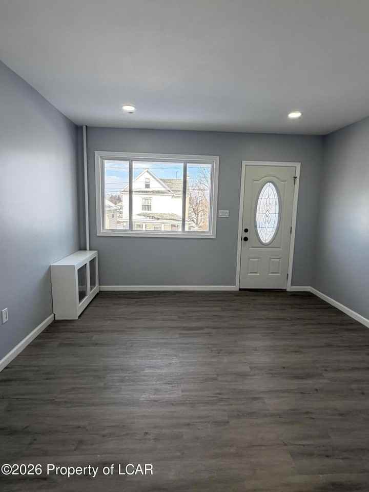 1016 Vine St - Photo 7 of 12